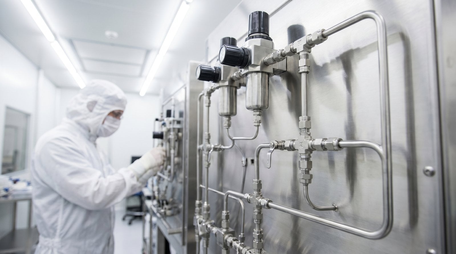 UHP gas panel installation in a semiconductor cleanroom showing multiple VCR connections.